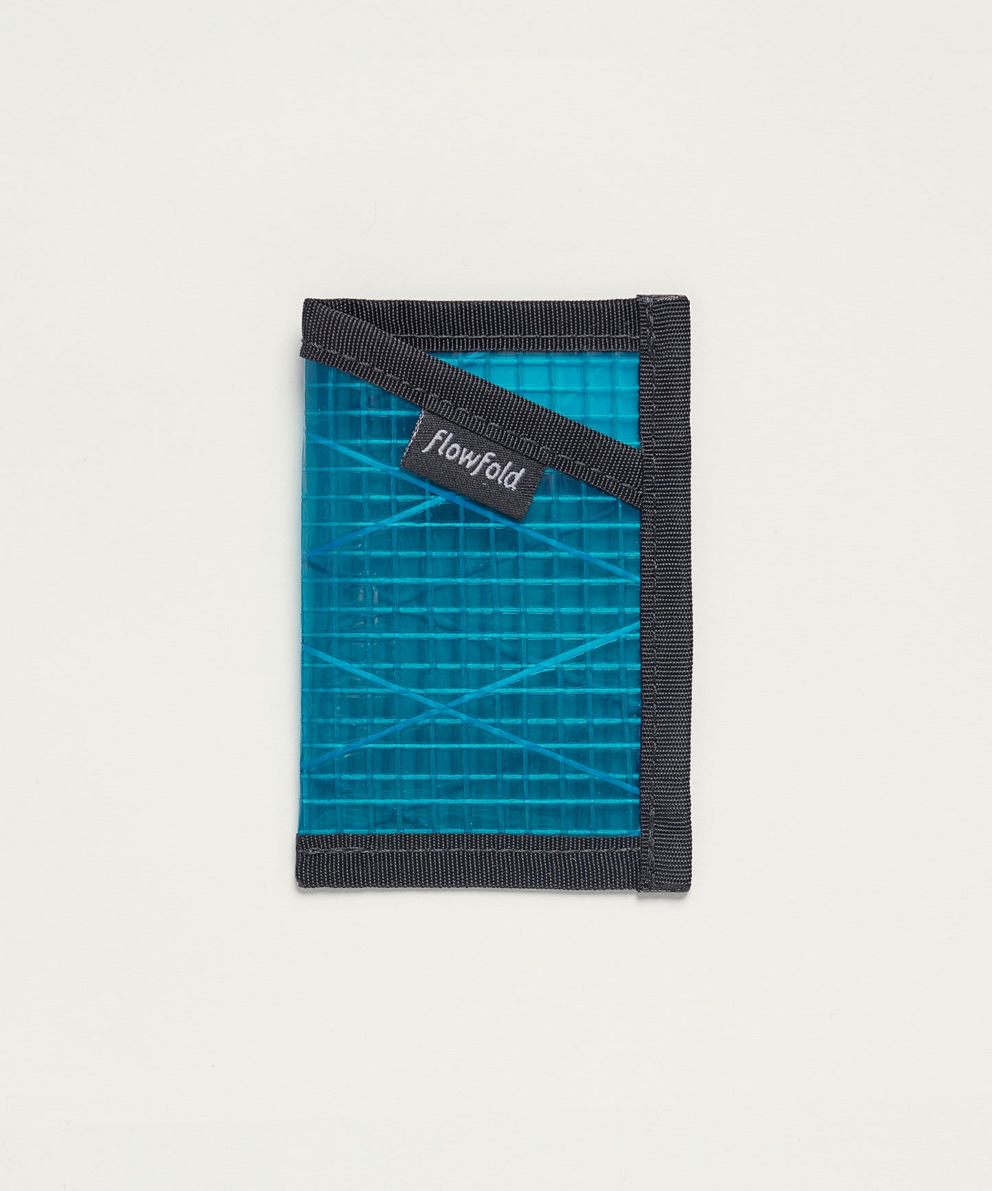 [Flowfold フローフォールド] リサイクル セイルクロス ミニマリスト カードホルダー ウォレット ❘ RECYCLED SAILCLOTH MINIMALIST CARD HOLDER WALLET [CYAN SAILCLOTH]