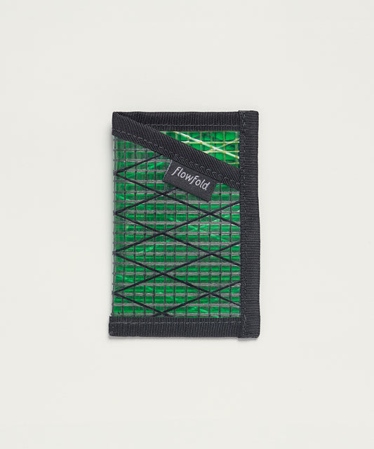 [Flowfold フローフォールド] リサイクル セイルクロス ミニマリスト カードホルダー ウォレット ❘ RECYCLED SAILCLOTH MINIMALIST CARD HOLDER WALLET [GREEN SAILCLOTH]