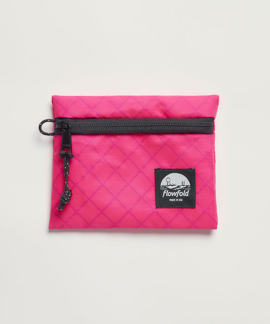 [Flowfold フローフォールド] ボイジャー ジッパーポーチ S ❘ VOYAGER ZIPPER POUCH SMALL [HOT PINK]