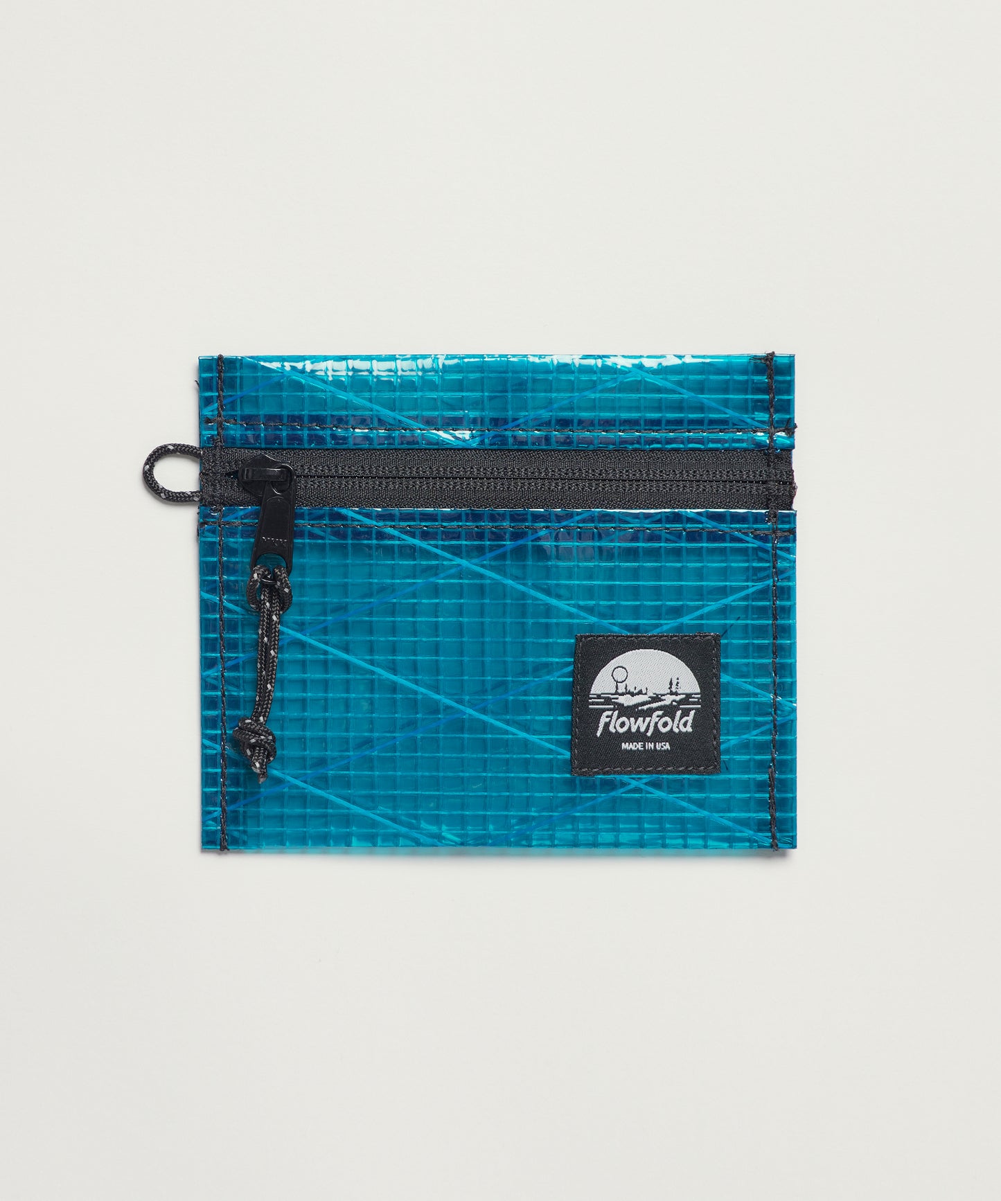 [Flowfold フローフォールド] リサイクル セイルクロス ボイジャー ジッパーポーチ S ❘ RECYCLED SAILCLOTH VOYAGER ZIPPER POUCH SMALL [CYAN SAILCLOTH]