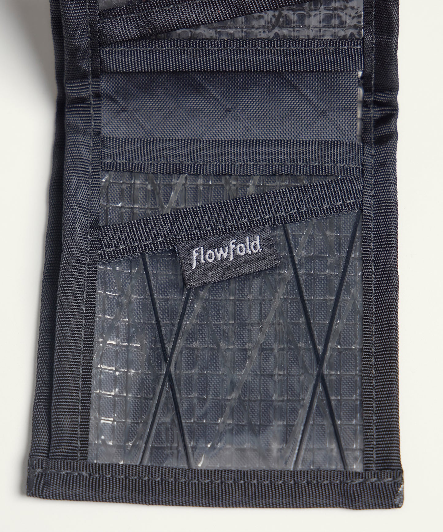 [Flowfold フローフォールド] リサイクル セイルクロス バンガード バイフォールド ウォレット | RECYCLED SAILCLOTH VANGUARD BIFOLD WALLET [FUCHSIA SAILCLOTH]