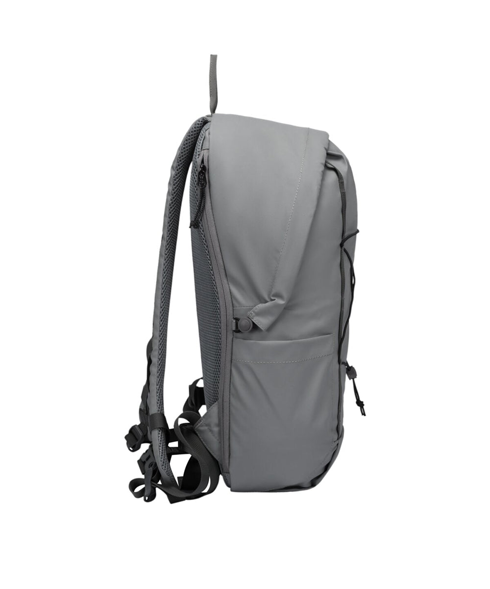 [ELLIKER エリカー] Kiln - Hooded Zip Backpack 22L ❘ キルン - フード付きジップバックパック22L [LIGHT GREY]